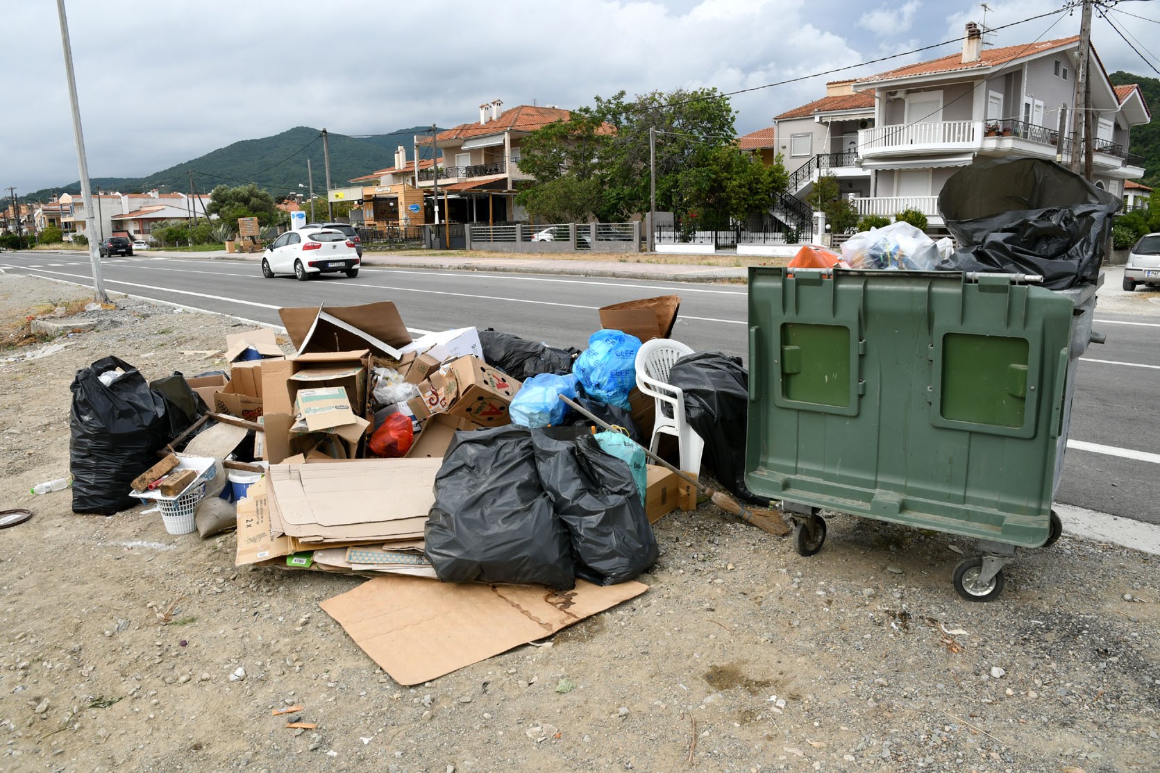 Αγιά: Τσουχτερά πρόστιμα για σκουπίδια στα παράλια